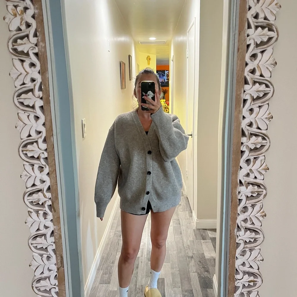 Stylish Beige Cardigan with Black Buttons - Picture 5 of 5